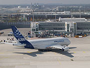 Landung des Airbus A 380 in München (Foto: Werner Hennies/FMG)